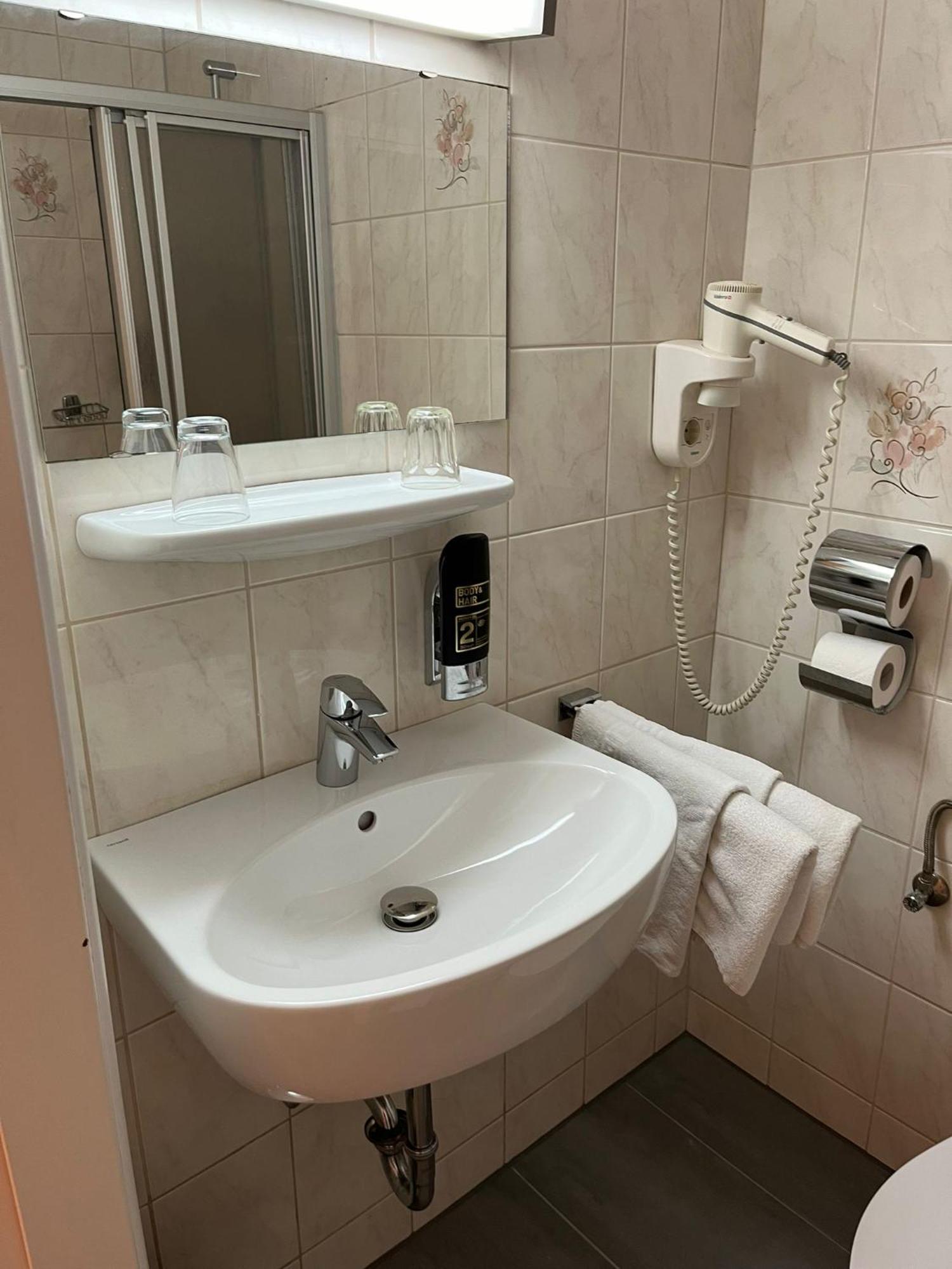 City Hotel Post 22 Braunau am Inn Bagian luar foto